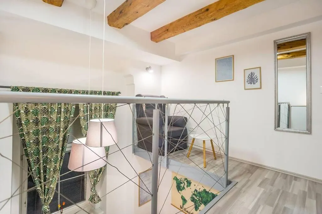 Apartma N'Poznam Tobacna Ljubljana 0*,  Szlovénia
