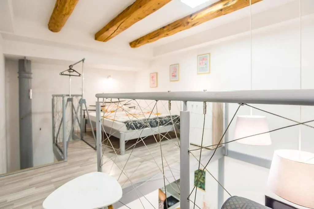 Apartma N'Poznam Tobacna Ljubljana