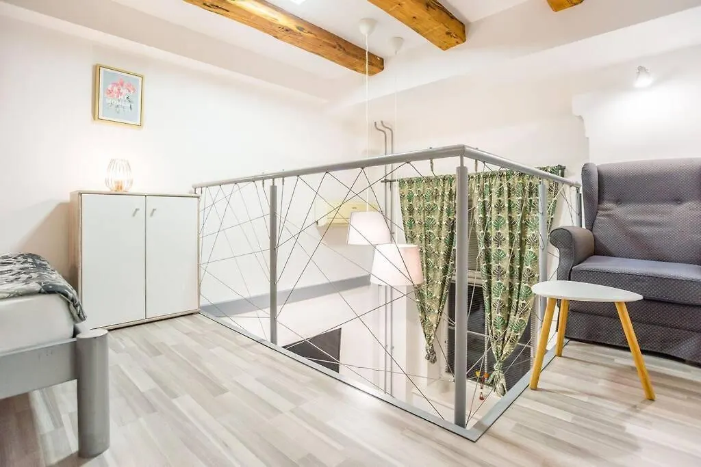 Apartma N'Poznam Tobacna Ljubljana 0*,  Szlovénia